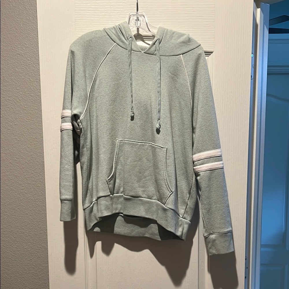 FREE WITH BUNDLE 2+ American Eagle Outfitters Sage Green Hoodie